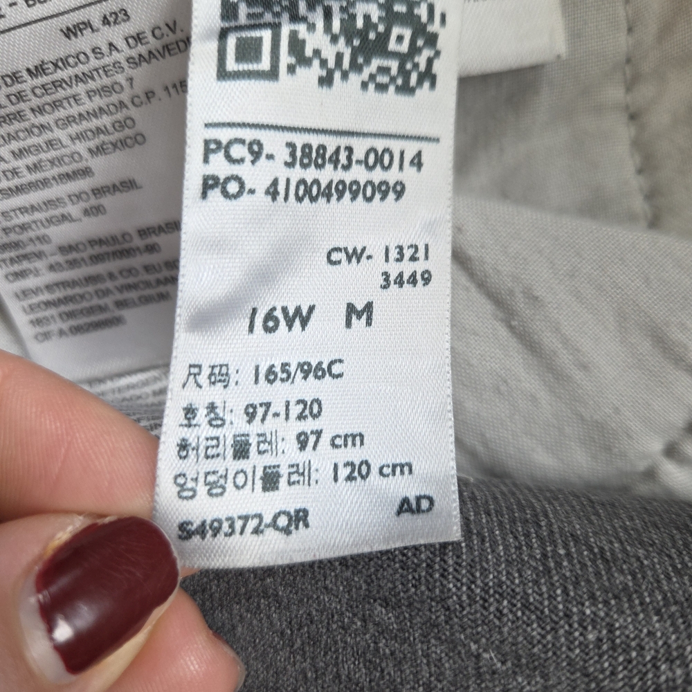 Levi's Women's High Rise Gray Jeans - Picture 11 of 12